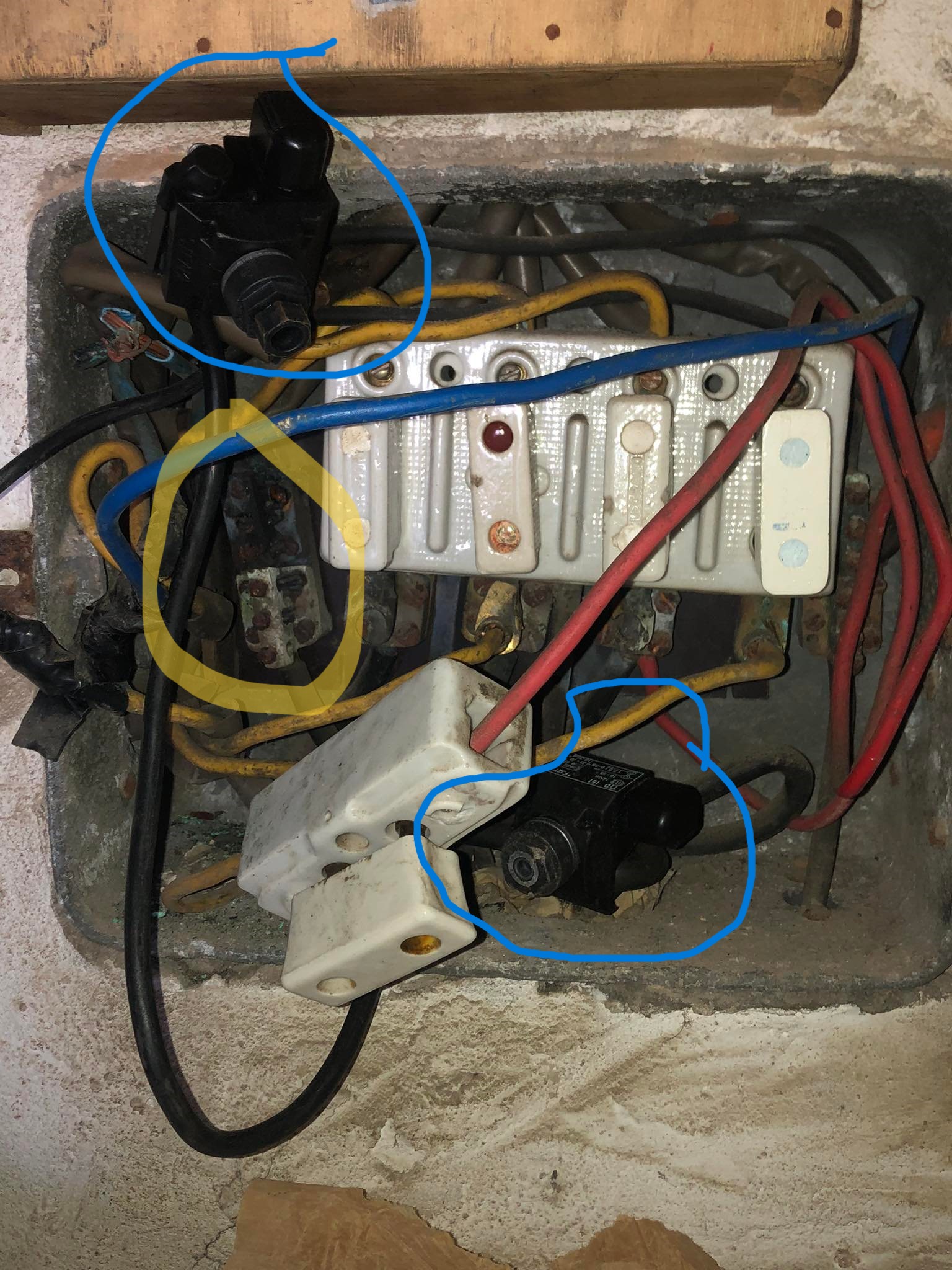 emi1.jpg