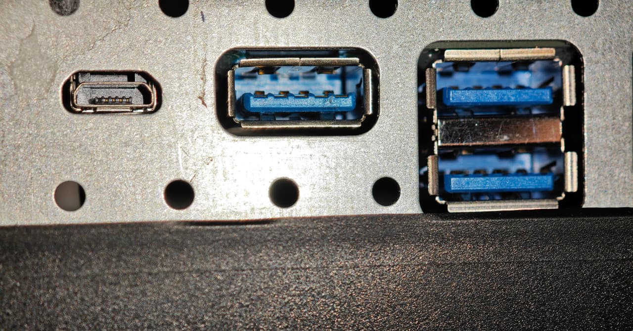 acer predator xb273u f5 HIDDEN Micro-B USB.jpg