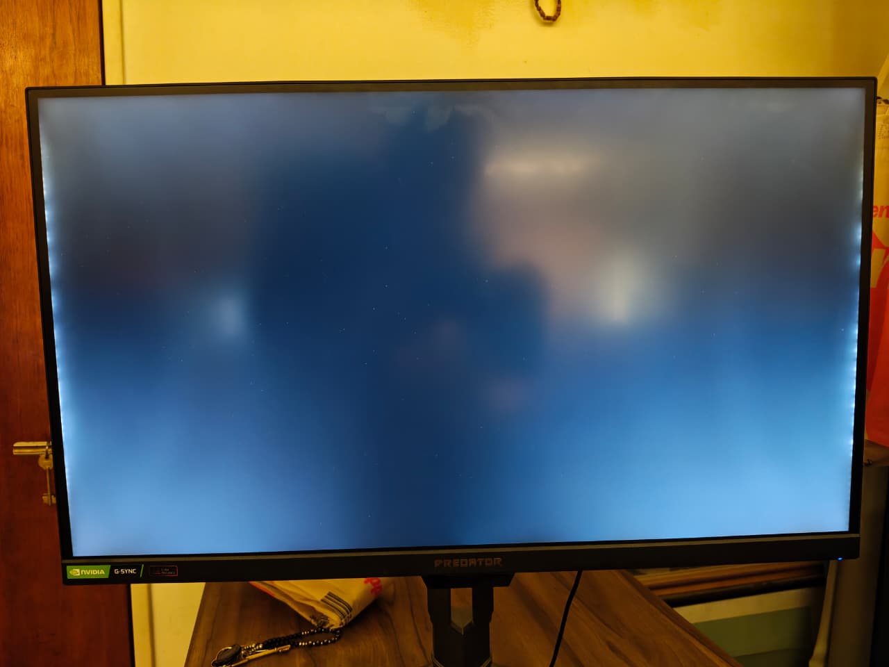 severe light leakage along both the left and right sides.